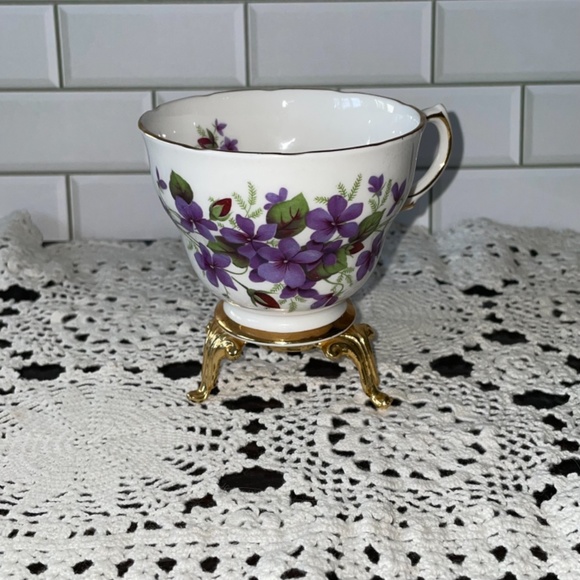 Purple Violets Colclough brand Tea Cup and Saucer Bone China / G665 / pattern # - Picture 10 of 10